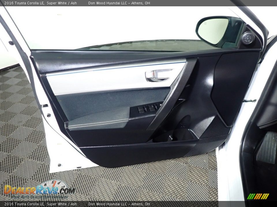 2016 Toyota Corolla LE Super White / Ash Photo #16