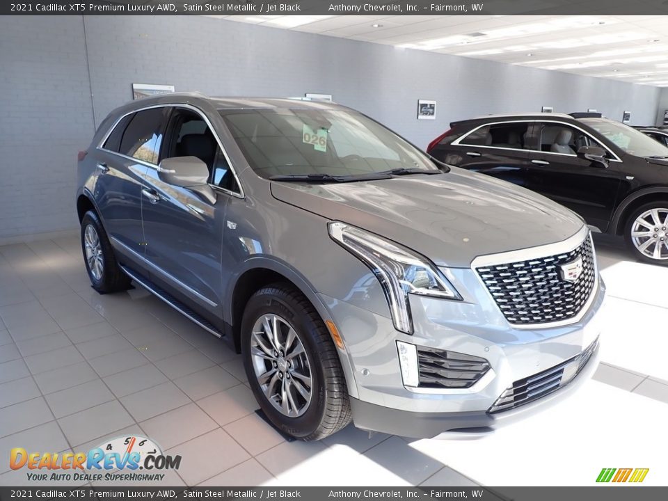 Front 3/4 View of 2021 Cadillac XT5 Premium Luxury AWD Photo #1