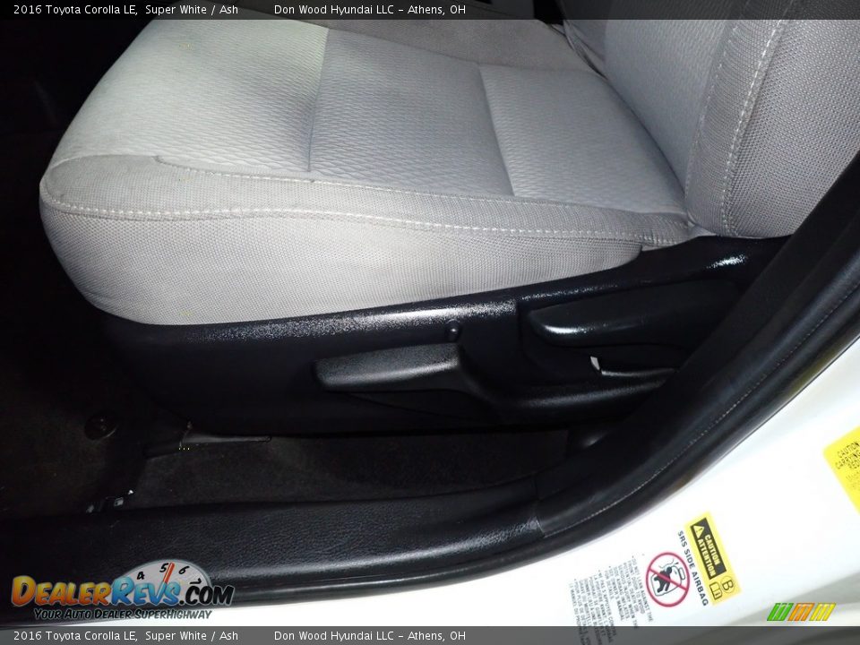 2016 Toyota Corolla LE Super White / Ash Photo #17