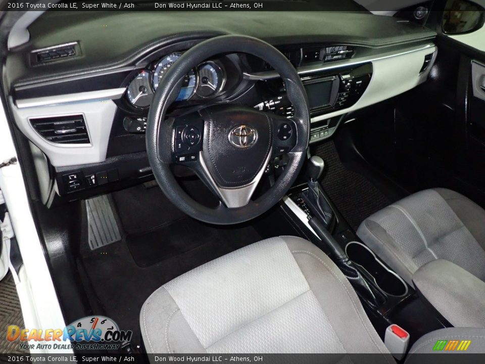 2016 Toyota Corolla LE Super White / Ash Photo #18