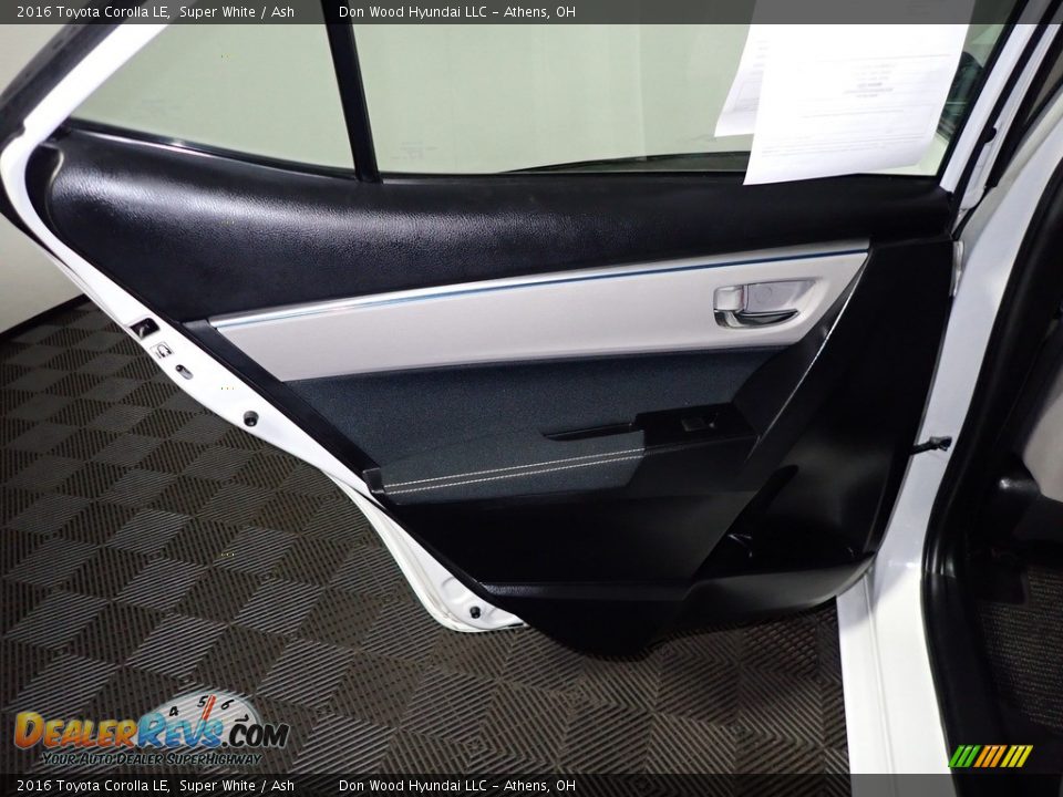 2016 Toyota Corolla LE Super White / Ash Photo #20