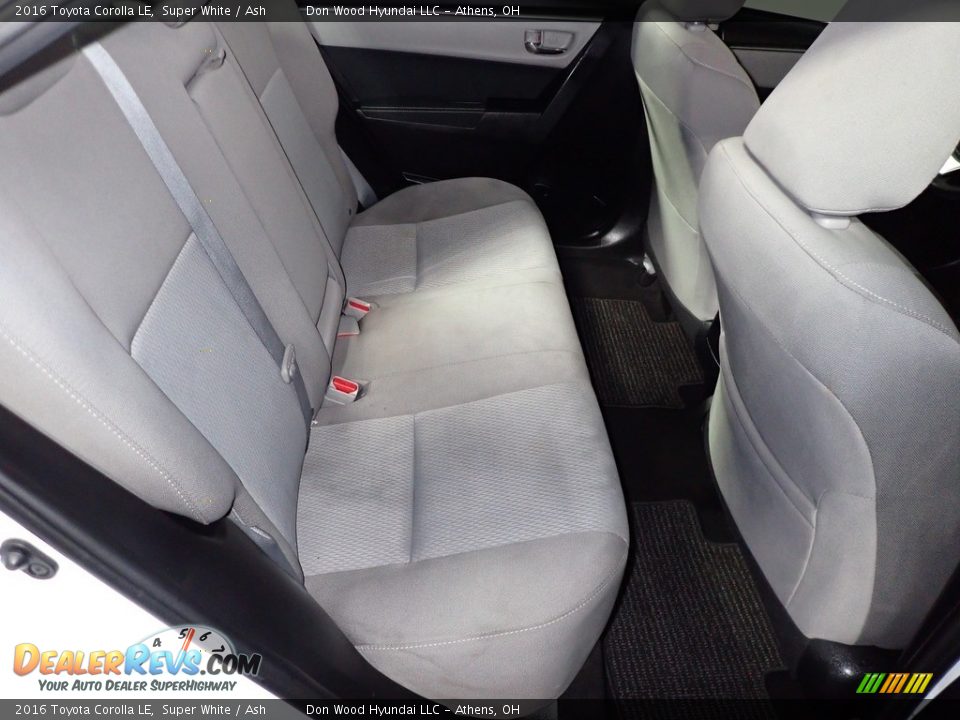 2016 Toyota Corolla LE Super White / Ash Photo #23