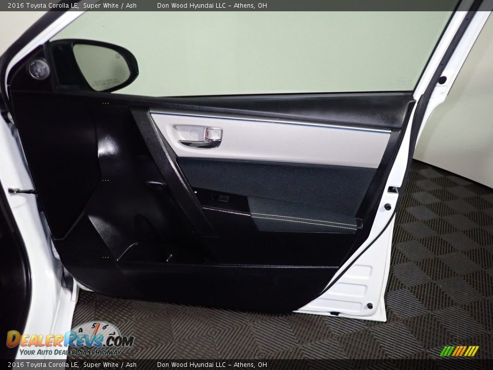 2016 Toyota Corolla LE Super White / Ash Photo #24