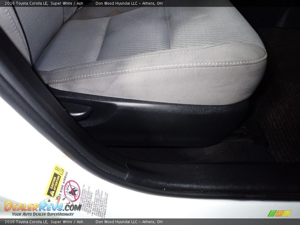 2016 Toyota Corolla LE Super White / Ash Photo #25