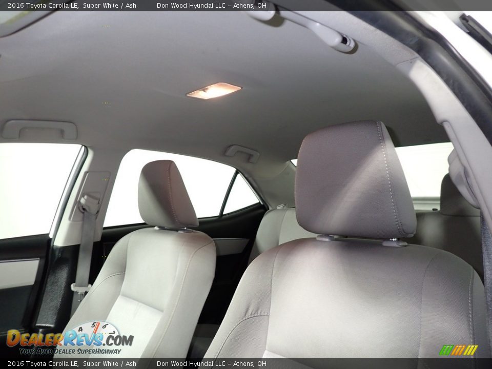 2016 Toyota Corolla LE Super White / Ash Photo #31
