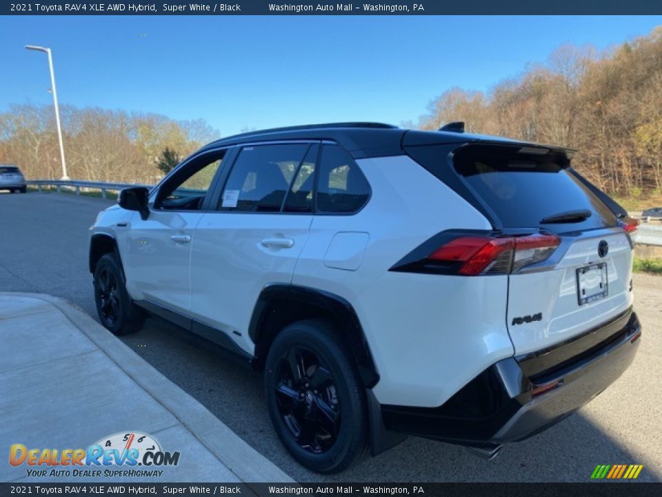 2021 Toyota RAV4 XLE AWD Hybrid Super White / Black Photo #2