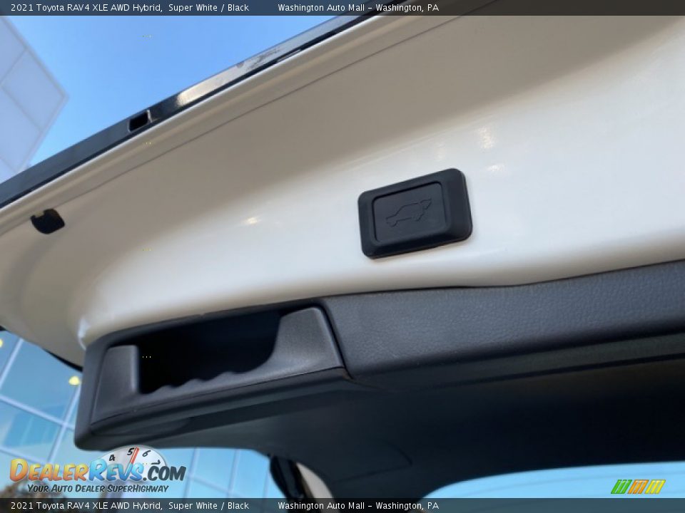 2021 Toyota RAV4 XLE AWD Hybrid Super White / Black Photo #32