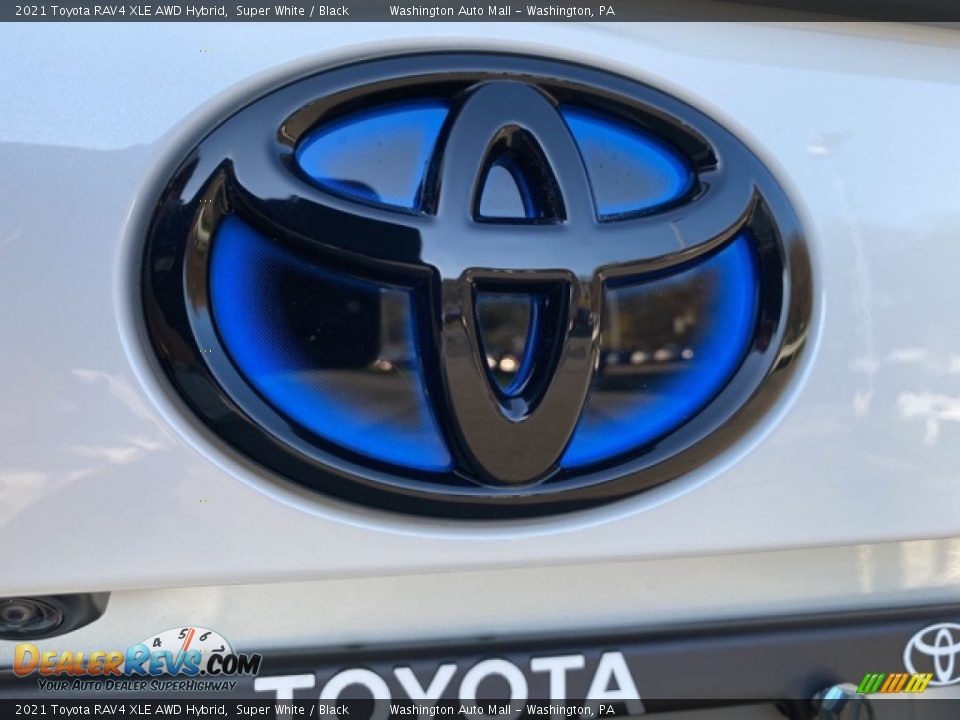 2021 Toyota RAV4 XLE AWD Hybrid Super White / Black Photo #33