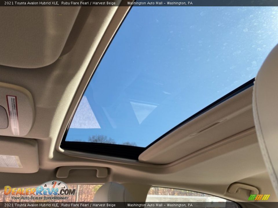 Sunroof of 2021 Toyota Avalon Hybrid XLE Photo #10