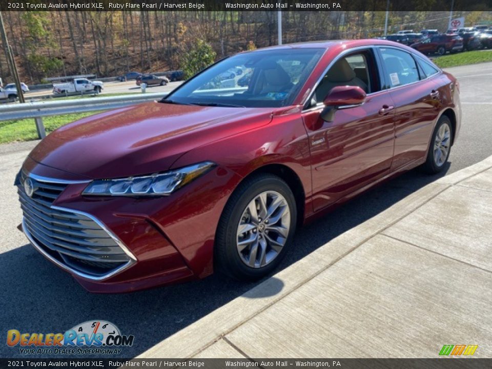 Front 3/4 View of 2021 Toyota Avalon Hybrid XLE Photo #14