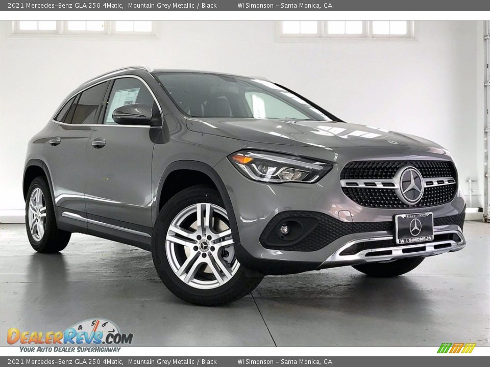 Front 3/4 View of 2021 Mercedes-Benz GLA 250 4Matic Photo #10