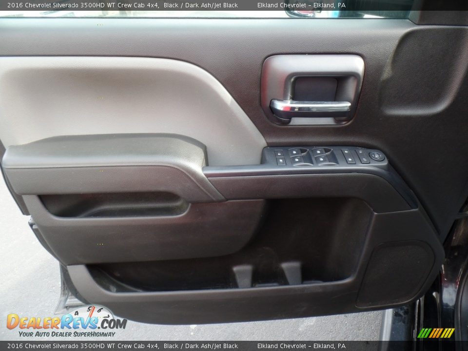 Door Panel of 2016 Chevrolet Silverado 3500HD WT Crew Cab 4x4 Photo #17