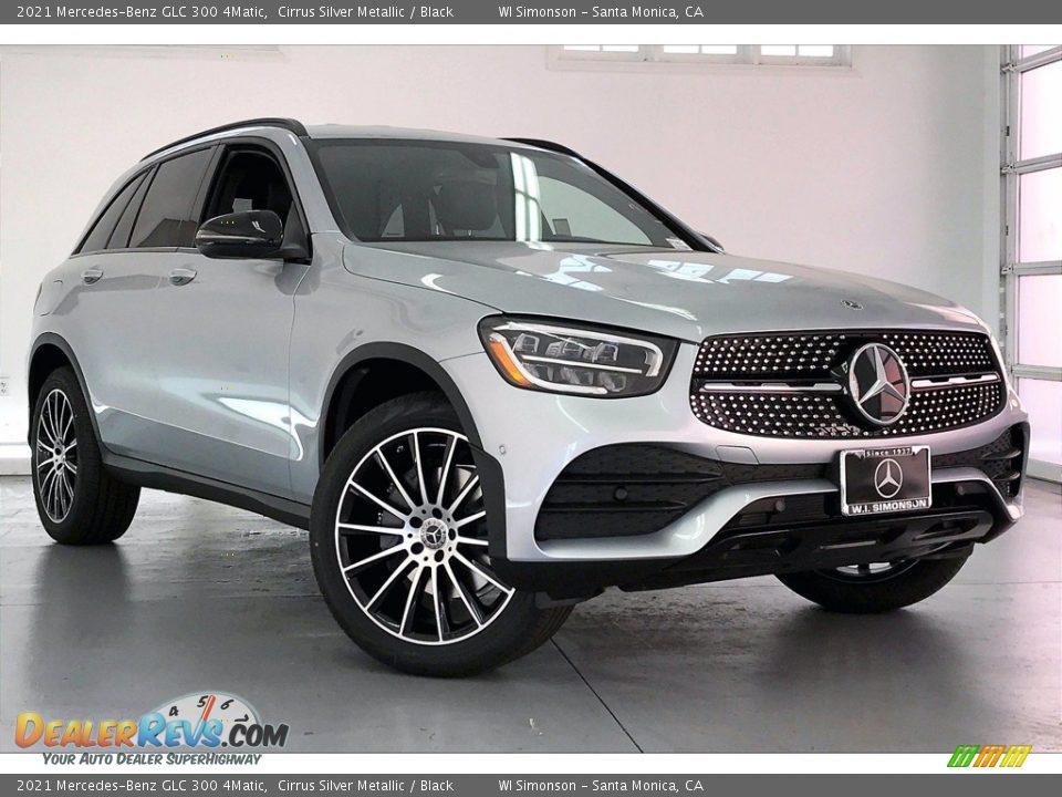 Front 3/4 View of 2021 Mercedes-Benz GLC 300 4Matic Photo #12