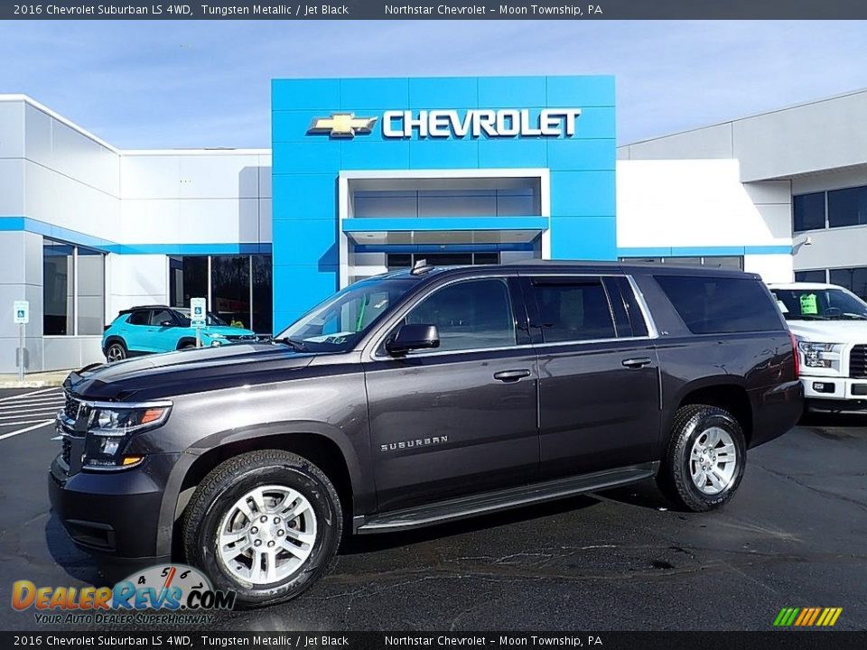 Front 3/4 View of 2016 Chevrolet Suburban LS 4WD Photo #1