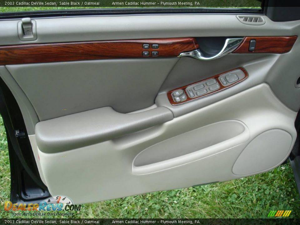 2003 Cadillac DeVille Sedan Sable Black / Oatmeal Photo #13