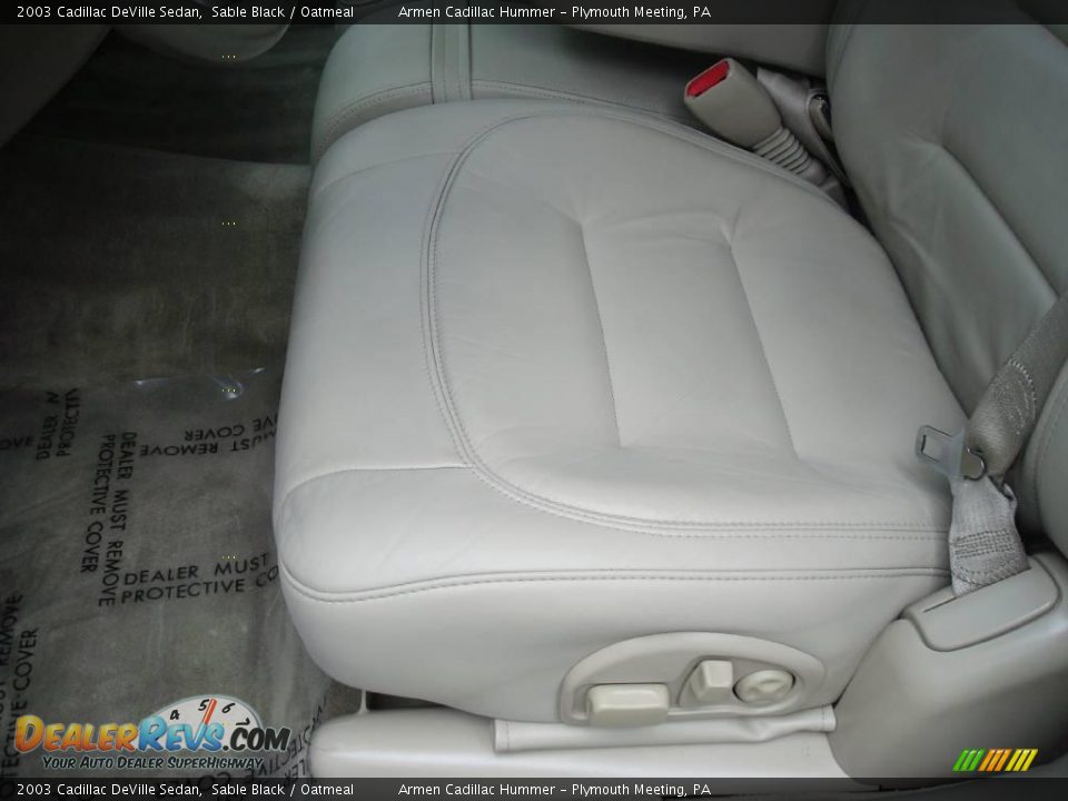 2003 Cadillac DeVille Sedan Sable Black / Oatmeal Photo #15