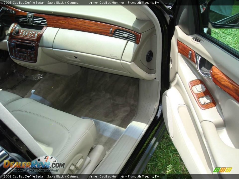2003 Cadillac DeVille Sedan Sable Black / Oatmeal Photo #18
