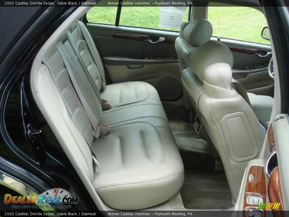 2003 Cadillac DeVille Sedan Sable Black / Oatmeal Photo #21