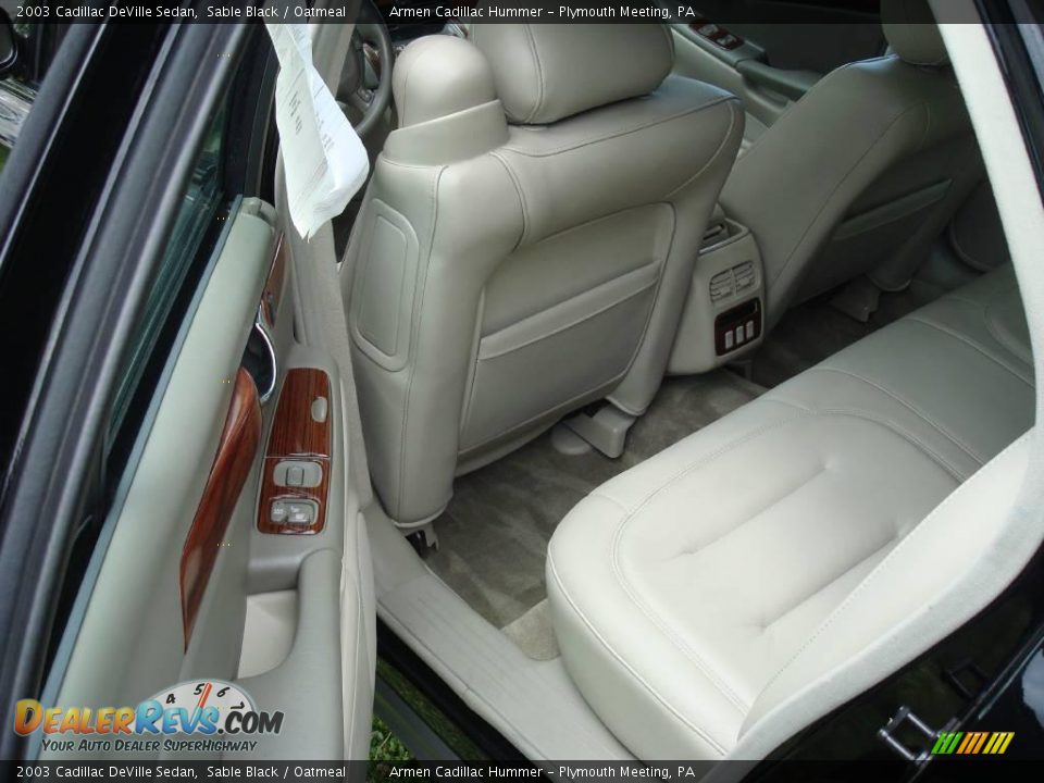 2003 Cadillac DeVille Sedan Sable Black / Oatmeal Photo #22