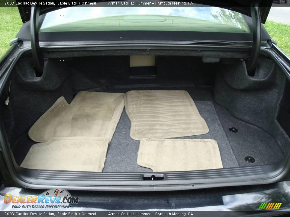 2003 Cadillac DeVille Sedan Sable Black / Oatmeal Photo #24