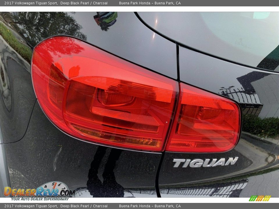 2017 Volkswagen Tiguan Sport Deep Black Pearl / Charcoal Photo #30