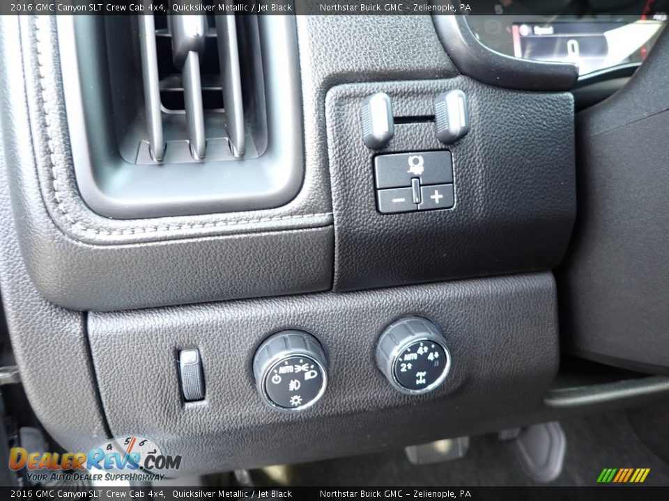 Controls of 2016 GMC Canyon SLT Crew Cab 4x4 Photo #16