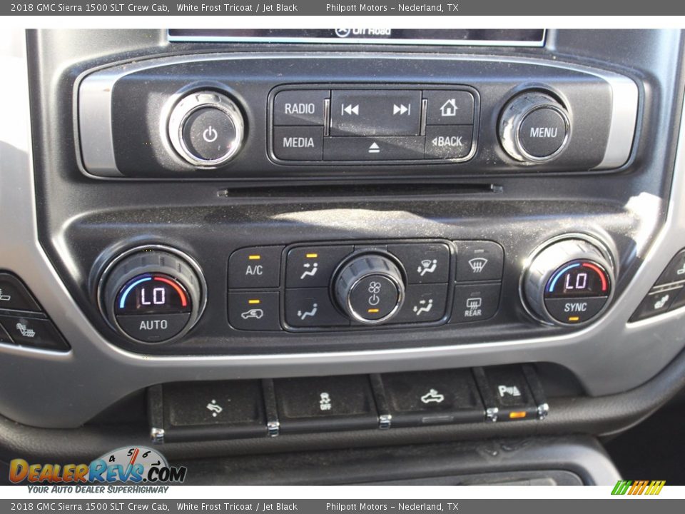 Controls of 2018 GMC Sierra 1500 SLT Crew Cab Photo #16