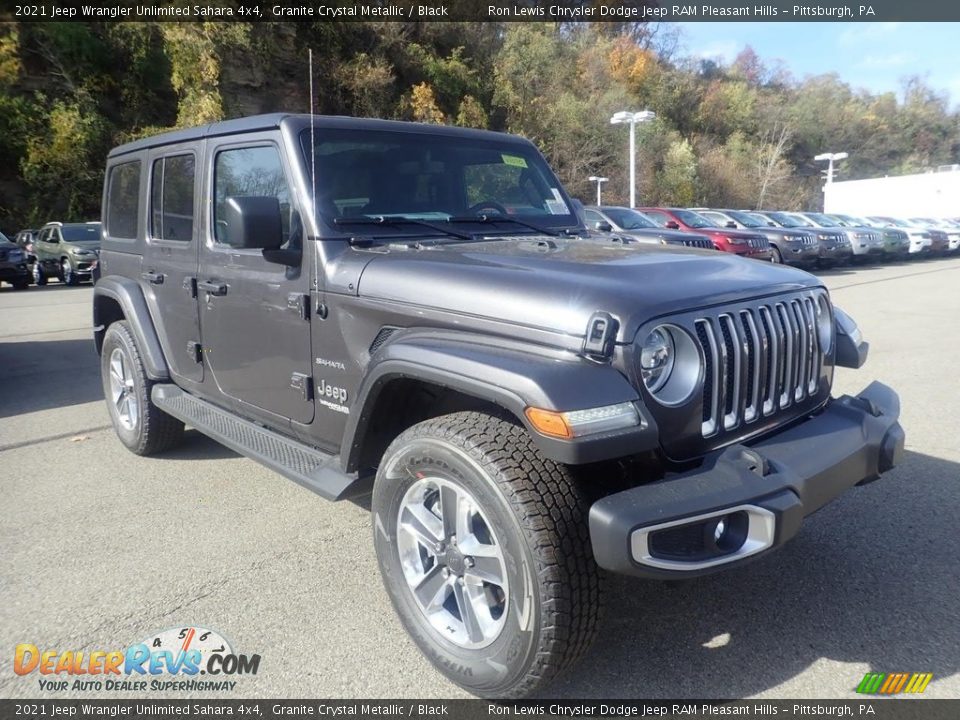 Front 3/4 View of 2021 Jeep Wrangler Unlimited Sahara 4x4 Photo #3