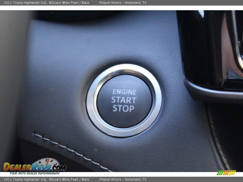 2021 Toyota Highlander XLE Blizzard White Pearl / Black Photo #17