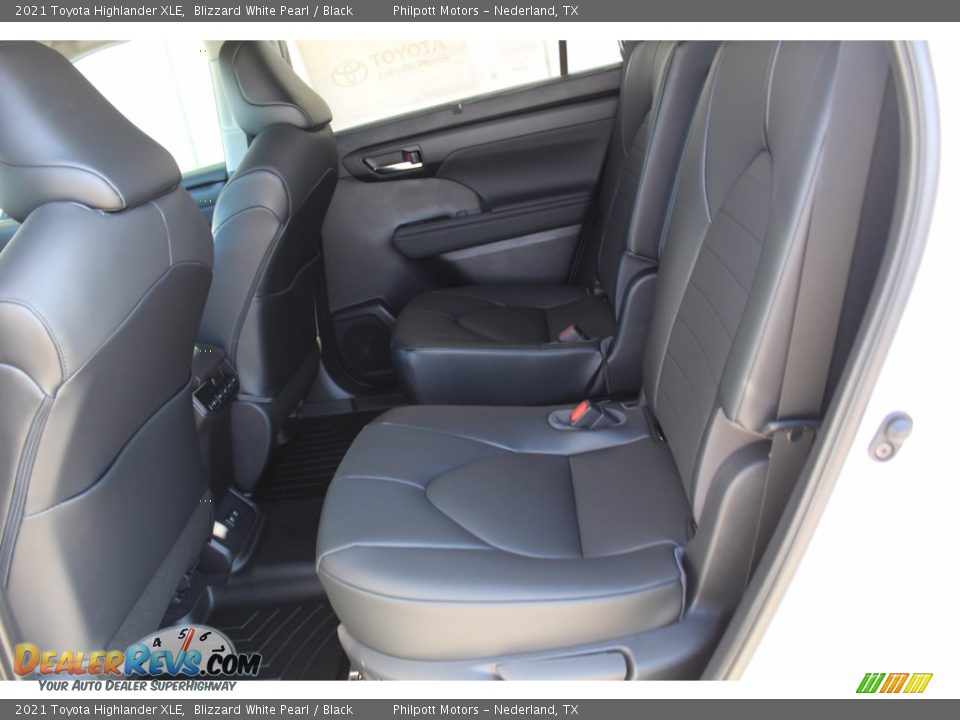 2021 Toyota Highlander XLE Blizzard White Pearl / Black Photo #20