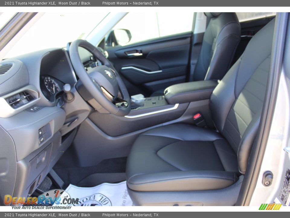 Front Seat of 2021 Toyota Highlander XLE Photo #10