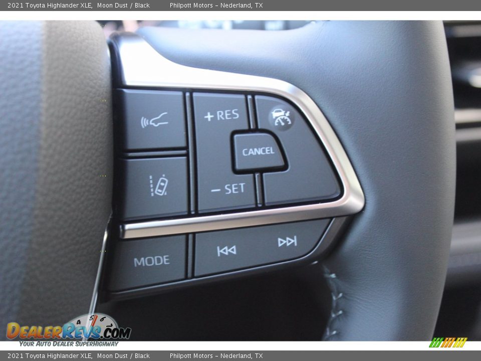 2021 Toyota Highlander XLE Steering Wheel Photo #12