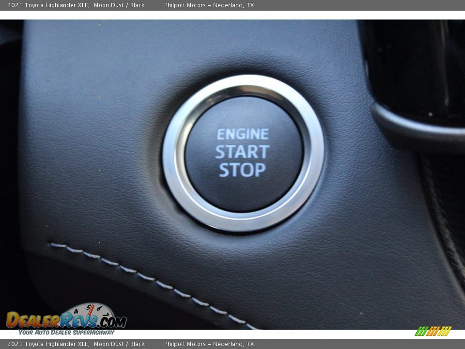 2021 Toyota Highlander XLE Moon Dust / Black Photo #16