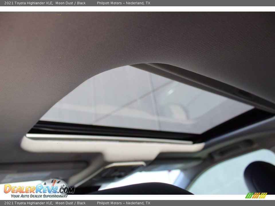 2021 Toyota Highlander XLE Moon Dust / Black Photo #22