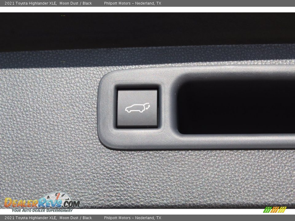 2021 Toyota Highlander XLE Moon Dust / Black Photo #24