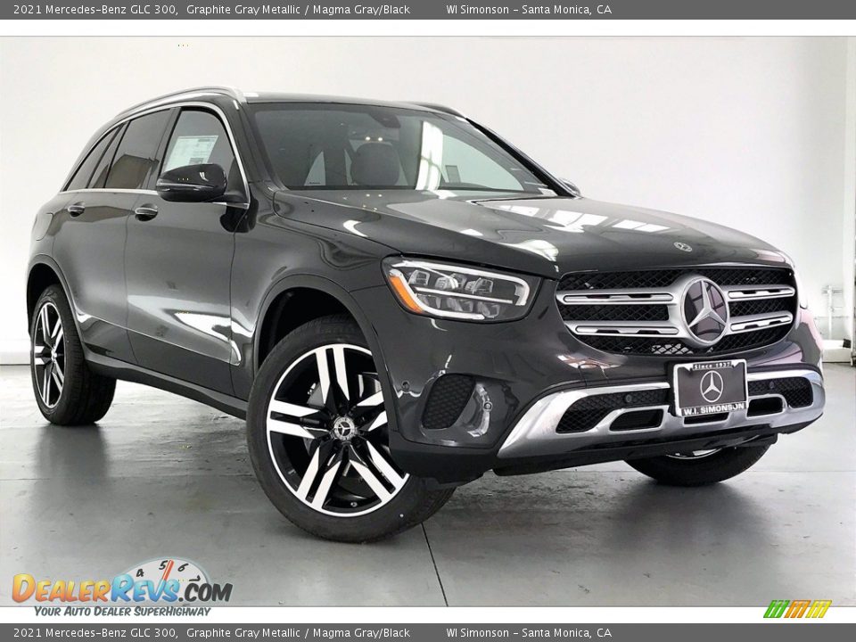 Front 3/4 View of 2021 Mercedes-Benz GLC 300 Photo #12