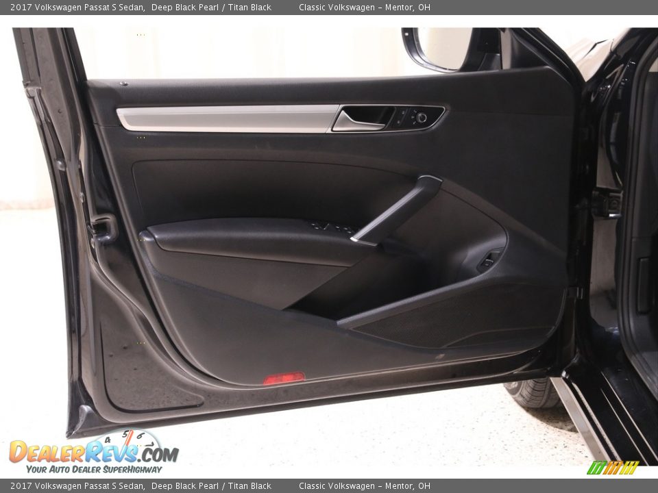2017 Volkswagen Passat S Sedan Deep Black Pearl / Titan Black Photo #4