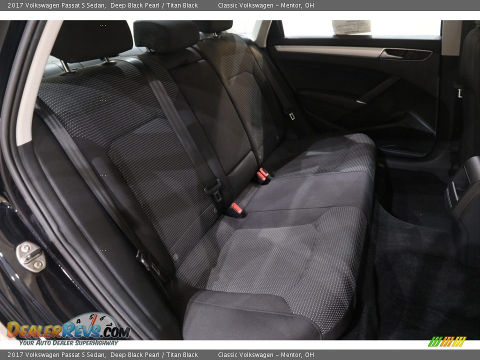 2017 Volkswagen Passat S Sedan Deep Black Pearl / Titan Black Photo #14