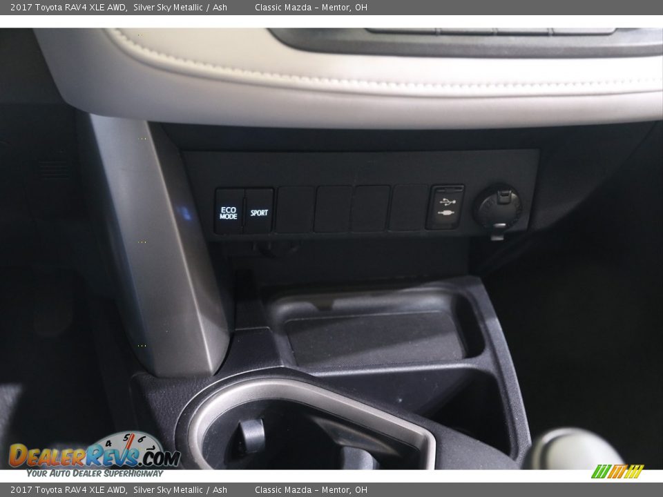 2017 Toyota RAV4 XLE AWD Silver Sky Metallic / Ash Photo #11