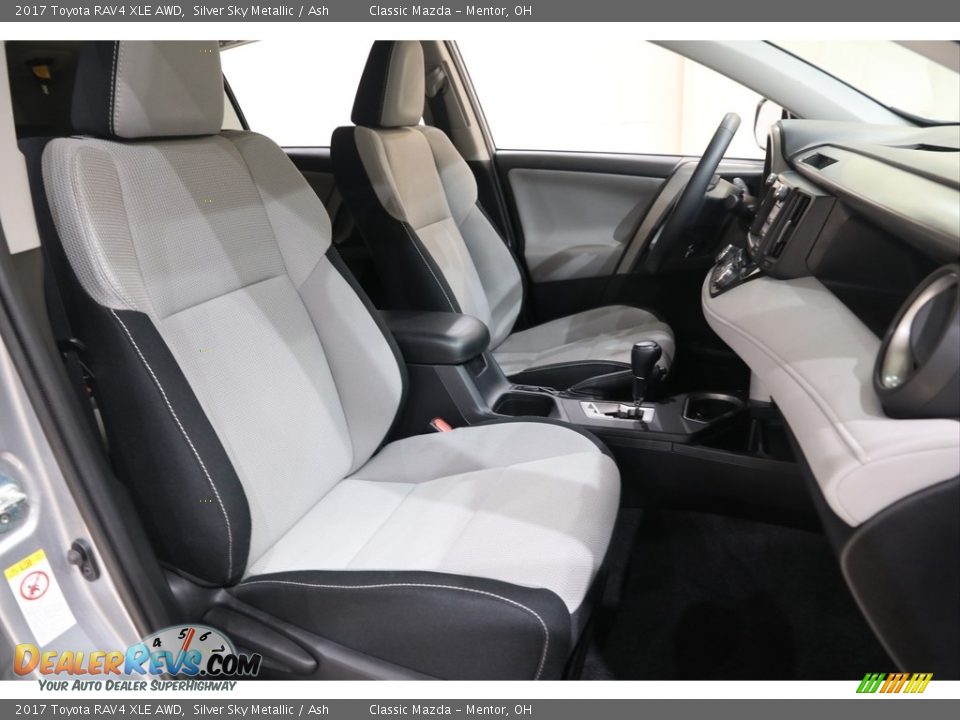 2017 Toyota RAV4 XLE AWD Silver Sky Metallic / Ash Photo #13