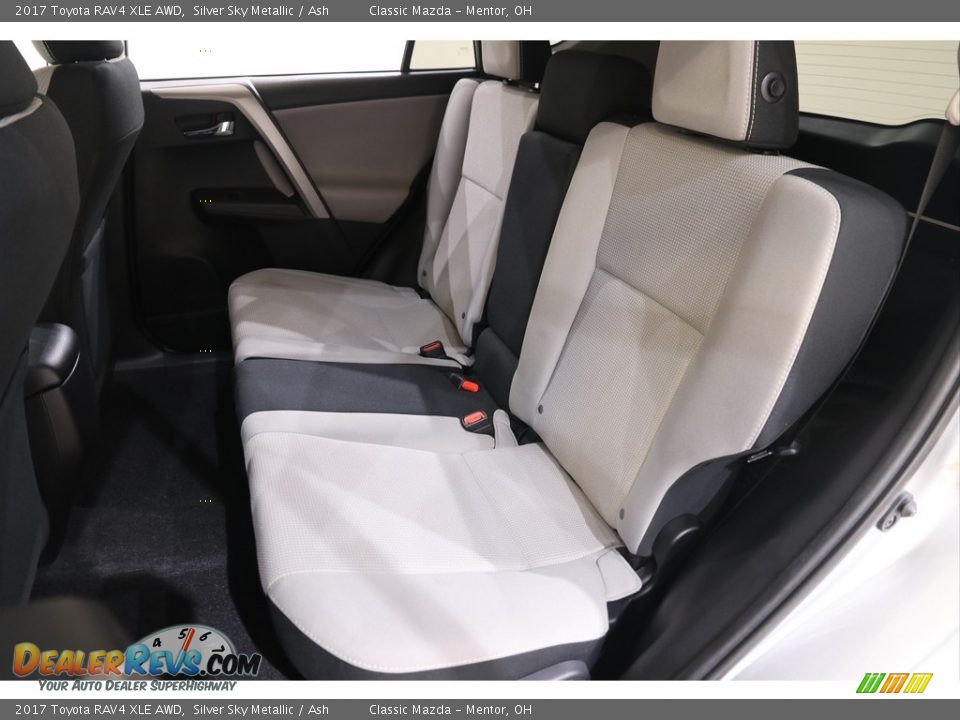 2017 Toyota RAV4 XLE AWD Silver Sky Metallic / Ash Photo #15
