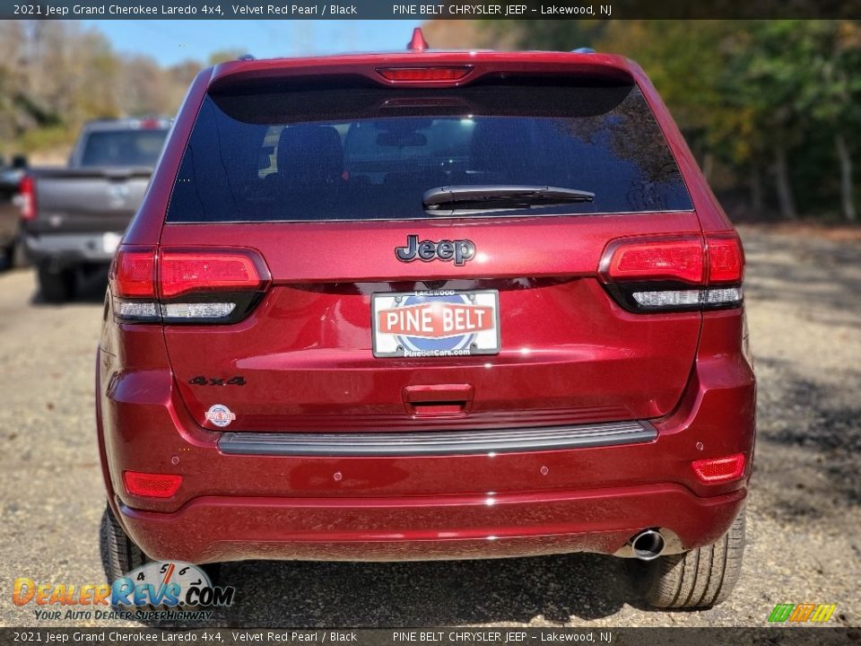 2021 Jeep Grand Cherokee Laredo 4x4 Velvet Red Pearl / Black Photo #7