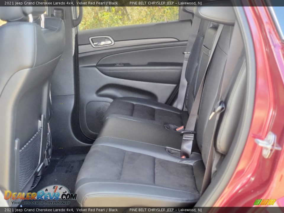 2021 Jeep Grand Cherokee Laredo 4x4 Velvet Red Pearl / Black Photo #9