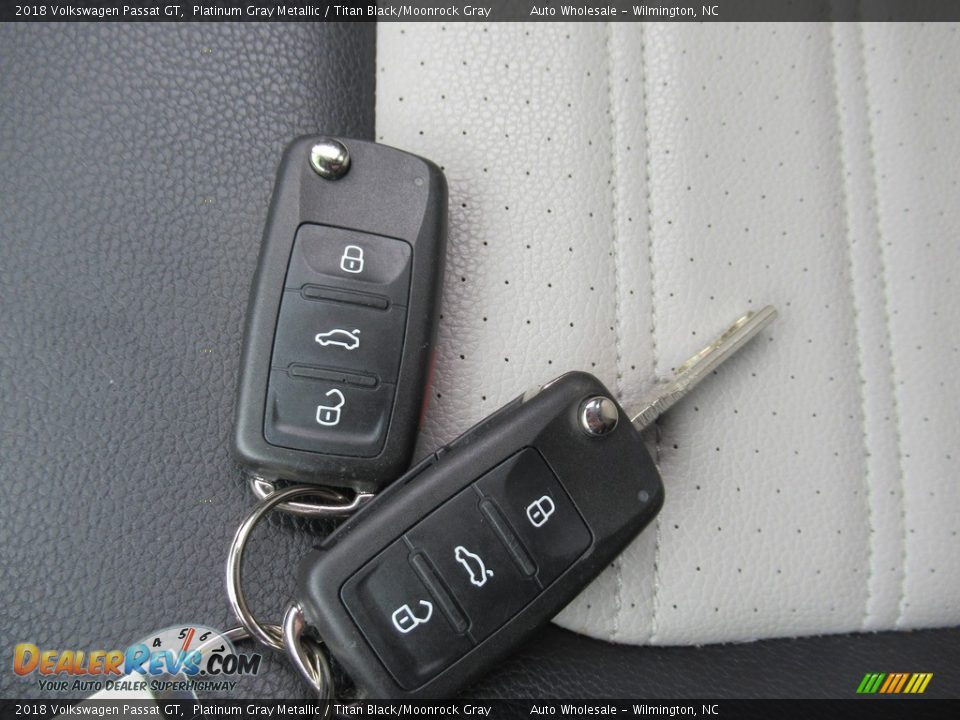 Keys of 2018 Volkswagen Passat GT Photo #20