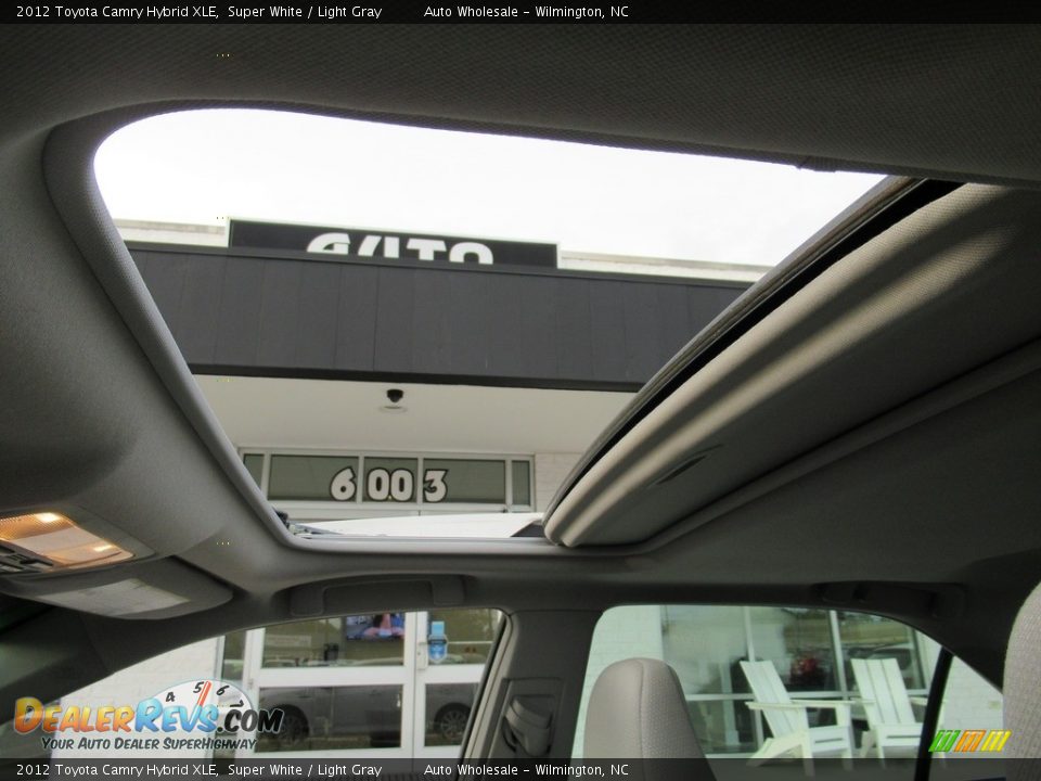 2012 Toyota Camry Hybrid XLE Super White / Light Gray Photo #13