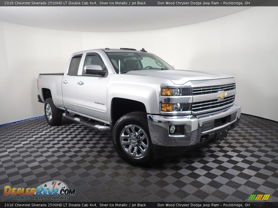 Front 3/4 View of 2016 Chevrolet Silverado 2500HD LT Double Cab 4x4 Photo #3