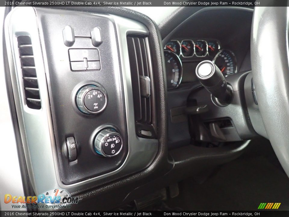 Controls of 2016 Chevrolet Silverado 2500HD LT Double Cab 4x4 Photo #21