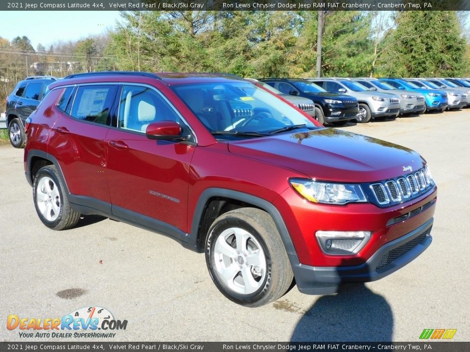 2021 Jeep Compass Latitude 4x4 Velvet Red Pearl / Black/Ski Gray Photo #3