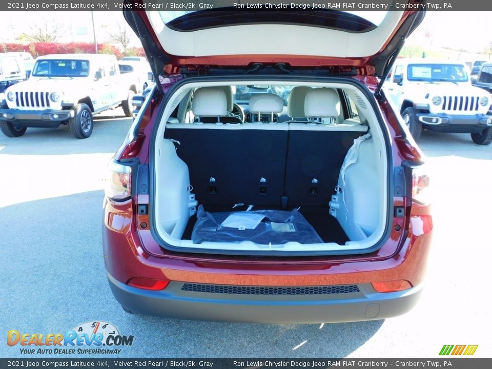 2021 Jeep Compass Latitude 4x4 Velvet Red Pearl / Black/Ski Gray Photo #7