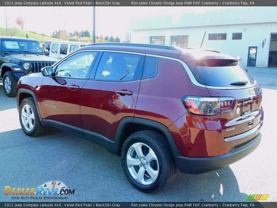2021 Jeep Compass Latitude 4x4 Velvet Red Pearl / Black/Ski Gray Photo #8